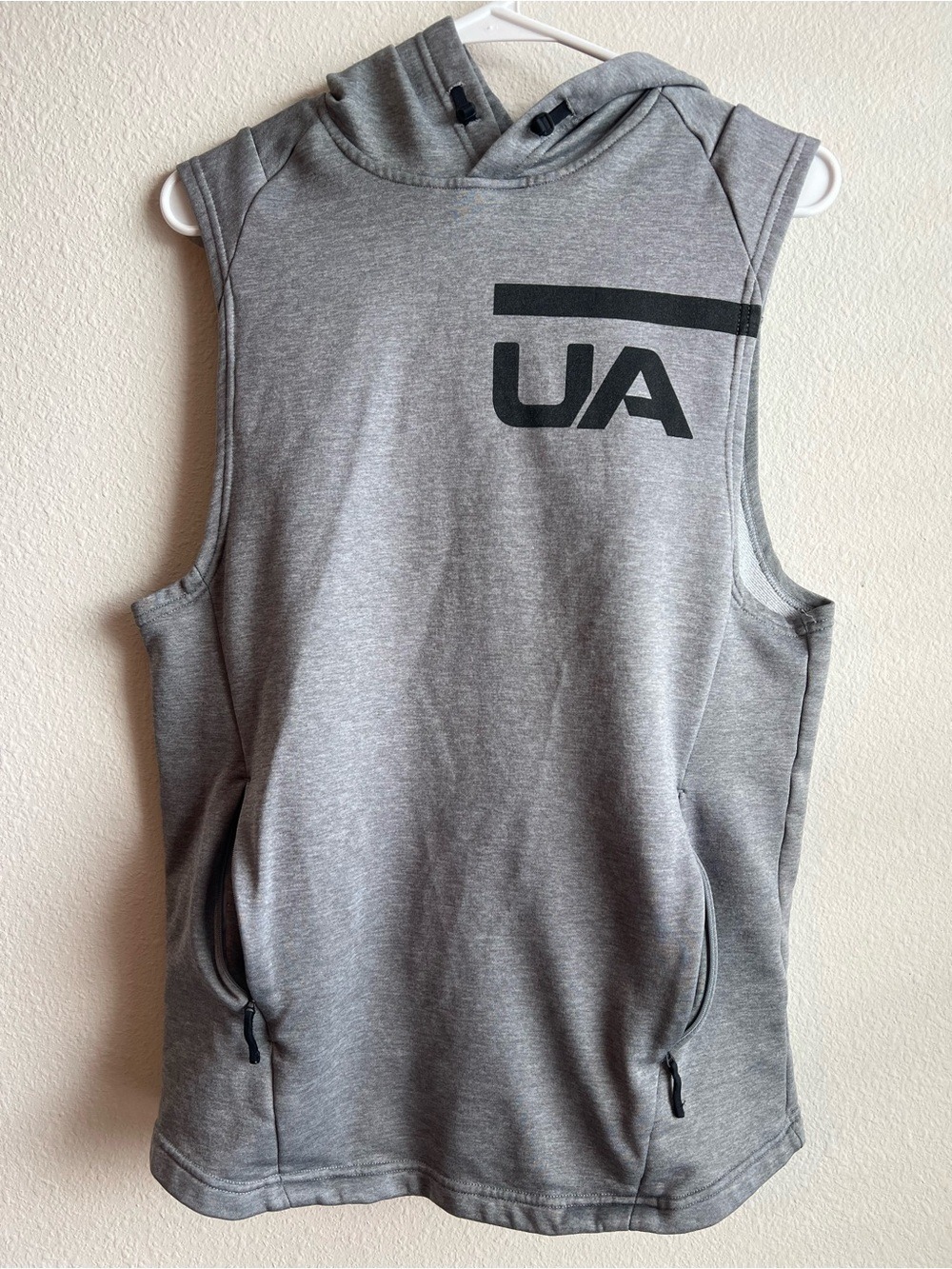 Under Armour Gray Fitted Sleeveless ColdGear Hoodie w/ Zippered Kangaroo Pocket